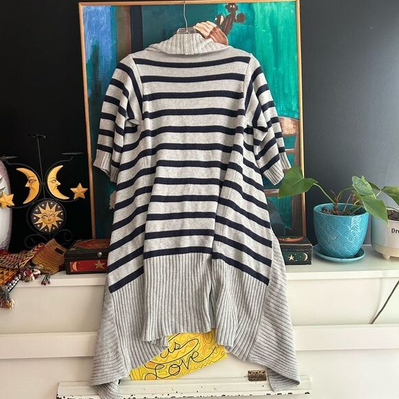Aritzia Gray and Navy Striped Cardigan - Picture 2 of 16